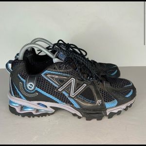 NEW BALANCE TRAIL SNEAKERS